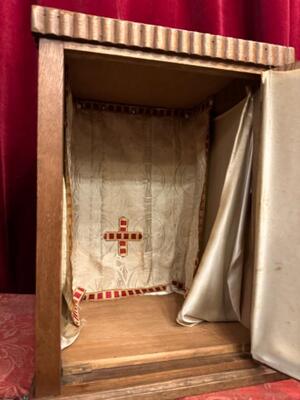 Tabernacle With Original Key style Gothic - Style en Oak wood, Belgium  19 th century ( Anno 1875 )