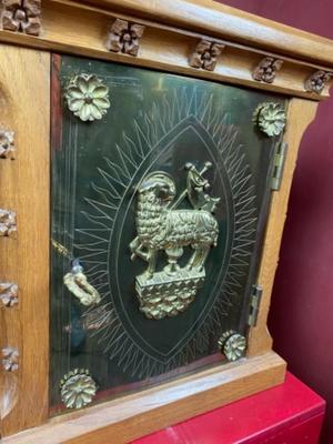 Tabernacle With Original Key style Gothic - Style en Oak Wood / Brass / Bronze / Fabrics , Dutch 19th century ( anno 1890 )