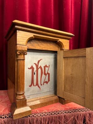 Tabernacle With Original Keys. 2 Doors ! style Gothic - Style en Oak wood / Steel Safe, Belgium  19 th century ( Anno 1885 )