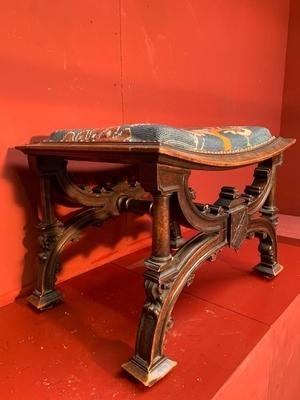 Tabouret style Gothic - style en Walnut wood , France 19th century