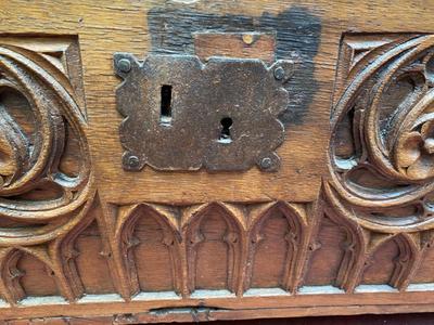 Trunk style Gothic - Style en Hand - Carved Wood Oak, Belgium 19 th century ( Anno 1840 )