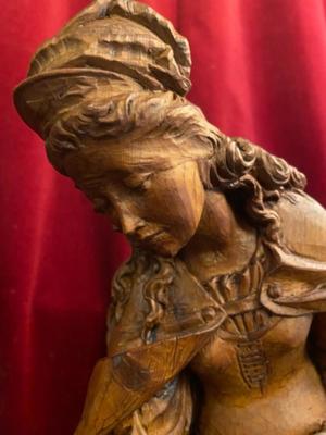 Wood Carved Statue Of Saint Elizabeth Giving A Coin With Her Right Hand To The Left Hand Of Beggar As Charity Gesture style Gothic - style en Hand - Carved Wood , Ortisei Sud Tirol Italy  20th century