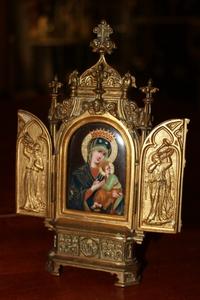 Tryptich With Painting Of St. Mary With Child On Porcelain style Gothic en Bronze , France