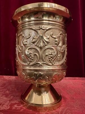 Holy Water Holder en Bronze / Polished and Varnished, Belgium  19 th century ( Anno 1865 )