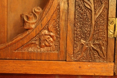 Home - Altar Hand - Carving Engraved Brass Metal Corpus Measures Open Doors en Oak, Netherlands 20th century ( anno 1925 )