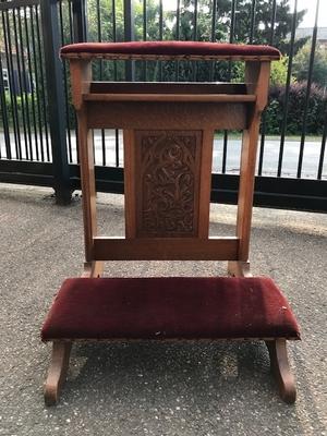 Kneeler en Oak wood, Dutch 19th century