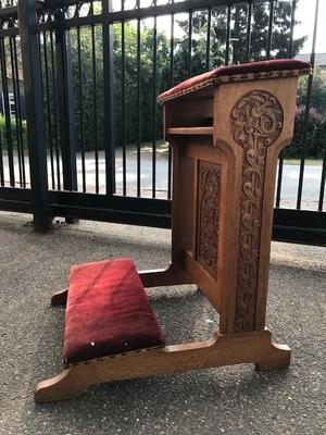 Kneeler en Oak wood, Dutch 19th century