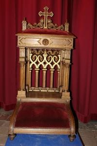 Kneeler en wood oak / Red Velvet., France 19th century