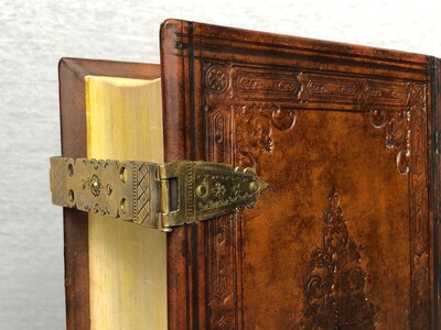 Luther Bible; Nicolaas Haas/Samuel Schoonwald 1725. Old & New Testament en Leather / Paper / Brass Locks, Amsterdam Netherlands  18 th century