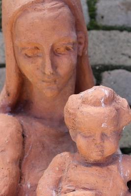 Madonna Signed By P. Rovers (1902 - 1995 ) Wall Statue. Weight 40 Kgs. en Terra-Cotta, The Netherlands 20th century (1950)