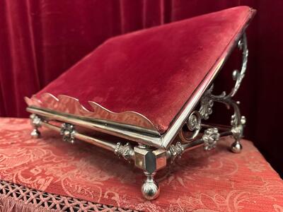 Missal Stand  en Brass / Bronze Silver Plated / Fabrics Red Velvet / Wood, Belgium  19 th century