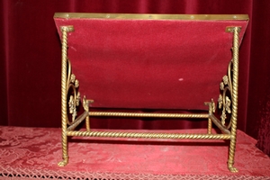 Missal Stand en Brass / Red velvet, Belgium 19th century