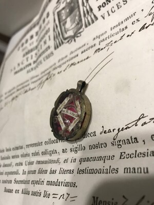 Multi-Relic Reliquary Relics: Sepulcre Virgin Mary / Ex Pallio St. Joseph With Original Document  en Brass / Glass / Wax Seal, Italy  19 th century