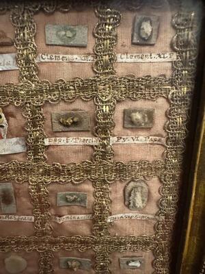 Multi Reliquary  en Wood / Fabrics / Glass, Italy  18 th century ( Anno 1765 )