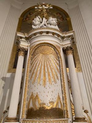 Exceptional Altar With Exposition Cylinder Tabernacle And Chalice Tabernacle style Neo Classicistic en Wood Polychrome, Aalbeke Belgium 18 th century ( Anno 1785 )