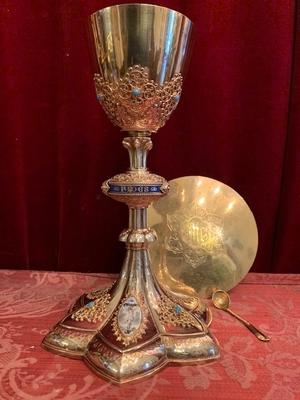 Chalice With Original Case Paten And Spoon All Silver.  style NEO-CLASSISISTIC en Full Silver Enamel Applications / Stones / Filligrain , France 19th century ( anno 1898 )