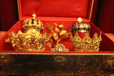 Original Case With Crowns And Lily en Brass / Silver / Stones, Dutch 19th century