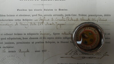 Reliquary - Relic Ex Ossibus Relics : St. Donatius. St. Cornelius And More With Original Document en Brass / Glass / Wax Seal, Belgium  19 th century