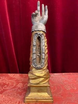 Reliquary - Relic Ex Ossibus St. Maximi  en Hand - Carved Wood Polychrome, Italy  18 th century