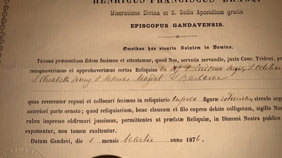 Reliquary - Relic With Original Document. Relics : Ex Ossibus. S. Ludovici Regis. S. Odiliae V. S. Agathae V.M. Elisabeth Hung. S. Maria Magdal. S. Barbara.  en Brass / Glass / Originally Sealed, Gent - Belgium 19th century ( Anno 1876 )