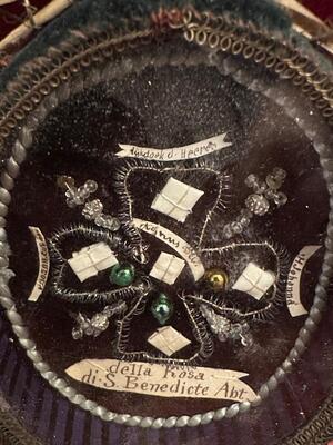 Reliquary - Relics : Della Rosa Di S. Benedicte Abt. St. Johanna & More. Agnus Dei - Relic en Monastery - Work, Italy / Holland 19 th century ( Anno 1890 )