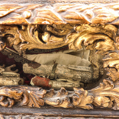 Exceptional Reliquary - Shrine Ex Ossibus Relics : St. Victoriani M. St. Severini M. St. Anthony M. St. Hyacinthi M. & More style Rococo - Style en Wood Polychrome / Glass / Wax Seal /  Glass, Belgium  17 / 18 th century