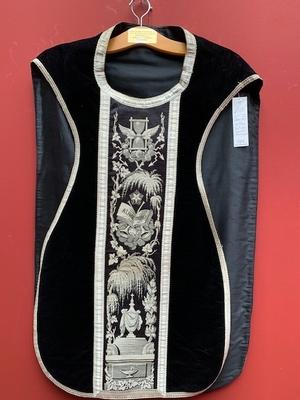 Chasuble style Romanesque en high quality fabrics, Lyon France 19th century