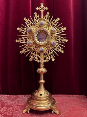 Monstrance With Original Case & Lunula style Romanesque - Style en Brass / Gilt / Enamel Medallions / Stones, France 19 th century ( Anno 1875 )