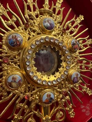 Monstrance With Original Case & Lunula style Romanesque - Style en Brass / Gilt / Enamel Medallions / Stones, France 19 th century ( Anno 1875 )