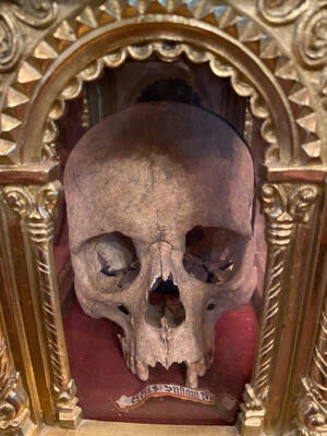 Reliquary - Relic Caput ( Skull ) St. Inhani Mart. style Romanesque - Style en Bronze / Gilt / Glass, 19 th century