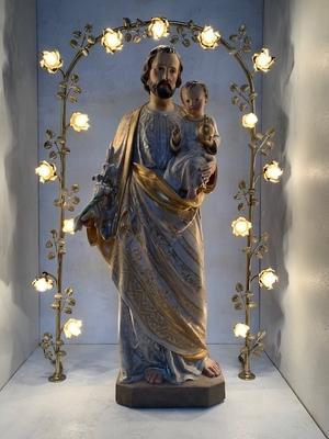 Rose - Bow With St. Joseph Statue. Height Joseph : 145 Cm. en Brass / Polished / New Varnished / Plaster Polychrome, Belgium and France 19th century