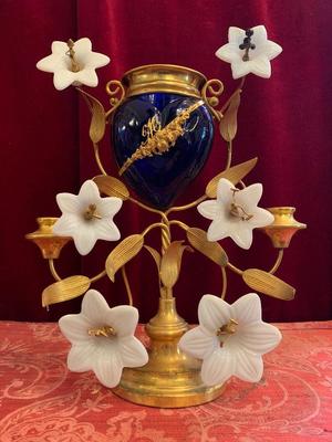 Sanctuary Lamp en Brass / Gilt / Glass / Porcelain Lilies, France 19th century ( anno 1875 )