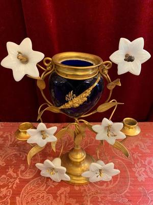 Sanctuary Lamp en Brass / Gilt / Glass / Porcelain Lilies, France 19th century ( anno 1875 )