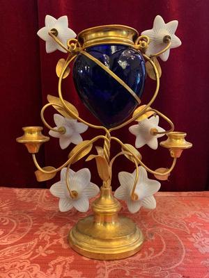 Sanctuary Lamp en Brass / Gilt / Glass / Porcelain Lilies, France 19th century ( anno 1875 )