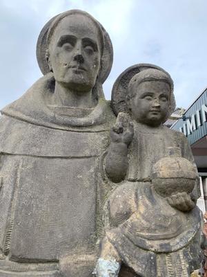 St. Anthony-Sculpture en hand-carved Sandstone, SOURCE: ST. ANTONIUS & ST. HILDEGARDIS-CHURCH ROTTERDAM - THE NETHERLANDS. 20th century (Anno 1930)