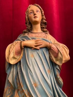 St. Mary Statue en Plaster polychrome / Glass Eyes / Wooden Base, Olot Spain 19 th century ( Anno 1890 )