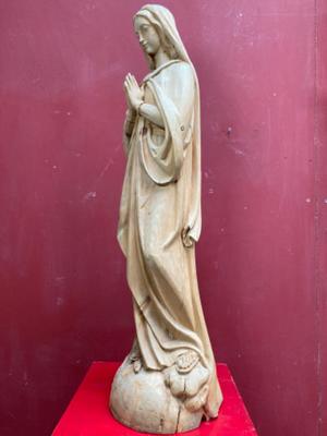 St. Mary Statue By Franz Bernardi en Hand - Carved Wood , Ortisei Italy 20 th century