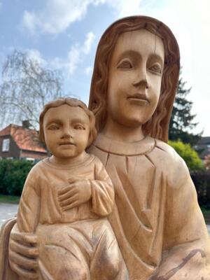 St. Mary With Child  en Hand - Carved Wood , 20 th century ( Anno 1950 )