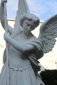 St. Michael Statue en Terra-Cotta, France