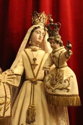 Stake - Madonna. Silver Crowns And Scepter. en Handcarved Polychrome Dressed, Flemish 19th century