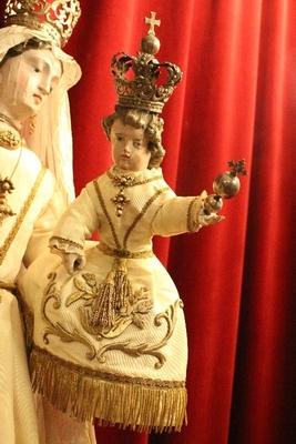 Stake - Madonna. Silver Crowns And Scepter. en Handcarved Polychrome Dressed, Flemish 19th century