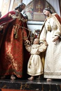 Totally Hand-Carved Wooden Holy Family Hand Embroidered en wood polychrome - dressed, Belgium 19th century