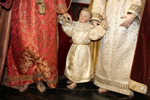 Totally Hand-Carved Wooden Holy Family Hand Embroidered en wood polychrome - dressed, Belgium 19th century