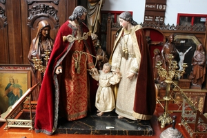 Totally Hand-Carved Wooden Holy Family Hand Embroidered en wood polychrome - dressed, Belgium 19th century