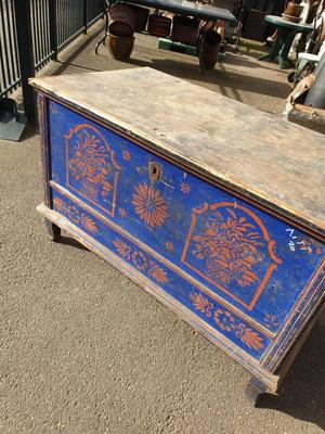 Trunk en Wood Polychrome, Hungary 19 th century