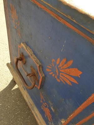 Trunk en Wood Polychrome, Hungary 19 th century