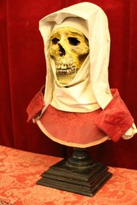 Unique Reliquary Of Blessed Nun / Exhumed Mummified Skull Dressed With Her Original Head - Cover Belgium 18th century