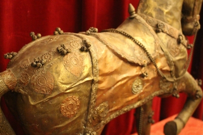 Unusual Antique Hand Carved Wooden Pagent Horse With Brass And Copper Overlay.  Adorned With Decorative Tassels, Chains And Engraved Work  Throughout en Wood / Brass / Copper, Tibet ?