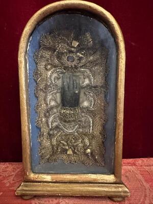 Wax Hand Of St. Ann. Devotional Monastery - Work. en Fully hand - work /  Wax / Glass / Wood / Fabrics., Southern Germany 18 th century ( Anno 1785 )