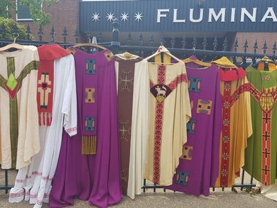 Another Lot Of 100 Used Vestments With Attributes In Very Good Condition en Fabric, The Netherlands 20th century